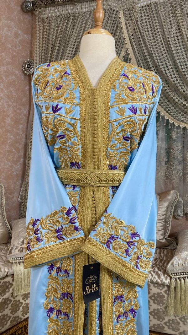 Takchita Impériale – Broderies Dorées Haute Couture (Bleu Ciel & Noir)